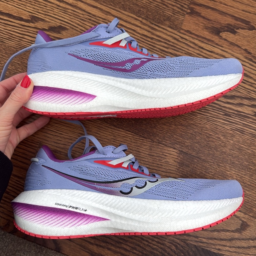 Saucony Women's Triumph 21 Sneaker size: 8.5